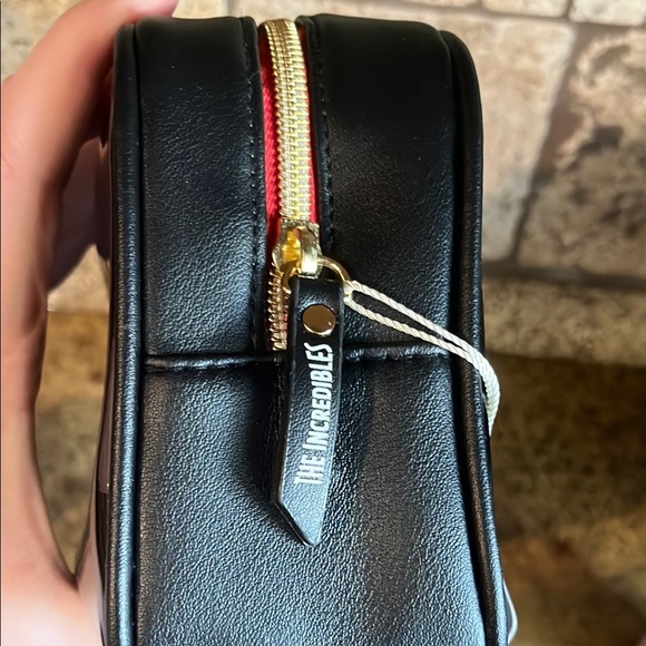 NWT Disney Pixar Incredibles Edna Mode Cosmetic Bag - Picture 4 of 6